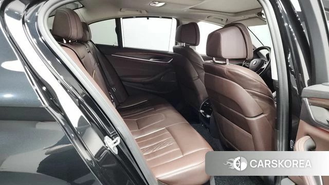 BMW 5 Series (G30) 2022 Черный из Кореи, фото 2
