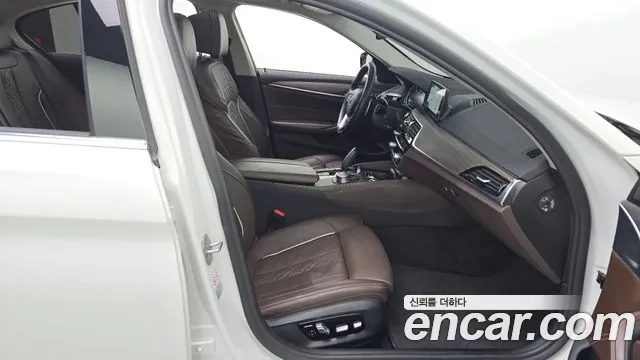BMW 5 Series (G30) 2018 Белый из Кореи, фото 2