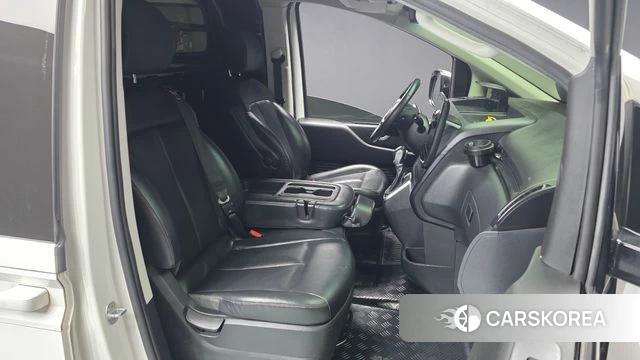 Hyundai Staria 2022 Белый из Кореи, фото 2