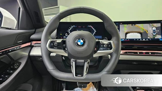 BMW 5 Series (G60) 2025 Белый из Кореи, фото 2
