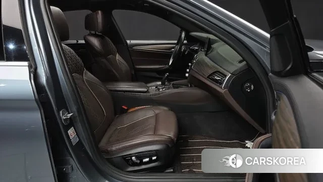 BMW 5 Series (G30) 2018 Серый из Кореи, фото 2