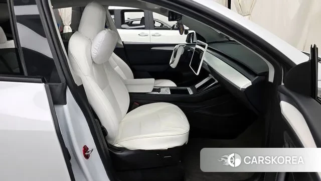 Tesla Model Y 2023 Белый из Кореи, фото 2