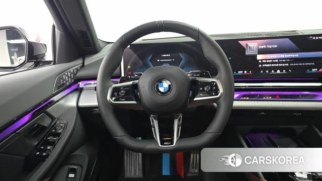 BMW 5 Series (G60) 2025 Черный из Кореи, фото 2