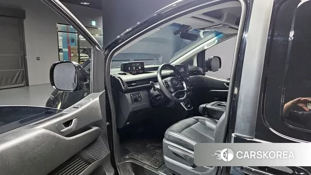 Hyundai Staria 2023 Черный из Кореи, фото 2