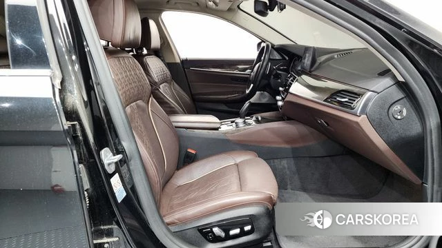 BMW 5 Series (G30) 2018 Черный из Кореи, фото 2