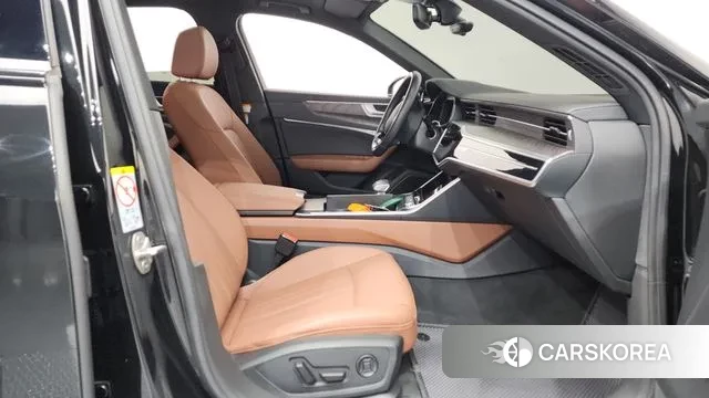 Audi A6 (C8) 2023 Черный из Кореи, фото 2