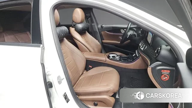 Mercedes-Benz E-Class W213 2018 Белый из Кореи, фото 2