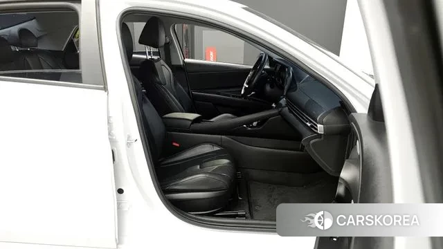 Hyundai Avante Hybrid (CN7) 2023 Белый из Кореи, фото 2