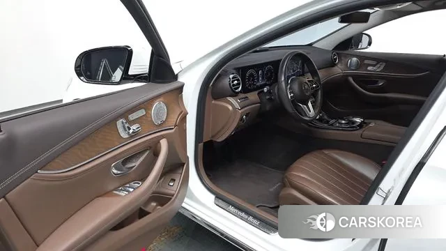 Mercedes-Benz E-Class W213 2020 Белый из Кореи, фото 2