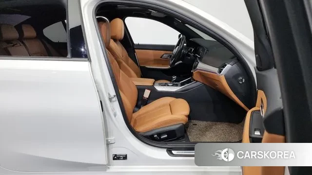 BMW 3 Series (G20) 2022 Белый из Кореи, фото 2