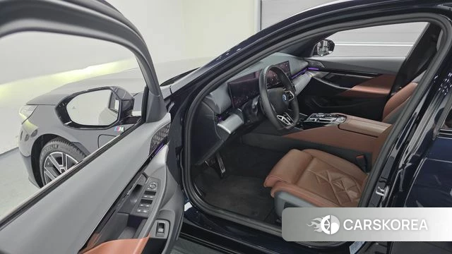 BMW 5 Series (G60) 2024 Синий из Кореи, фото 2