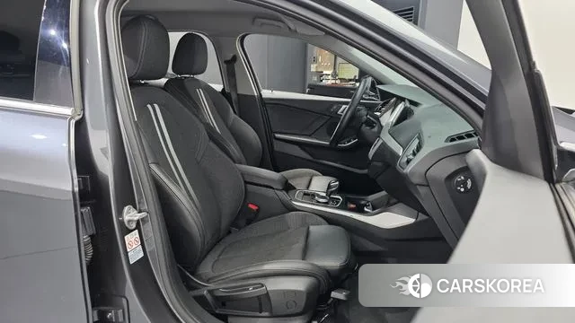 BMW 1 Series (F40) 2021 Серый из Кореи, фото 2