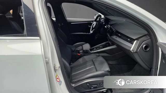 Audi A3 (8Y) 2023 Белый из Кореи, фото 2