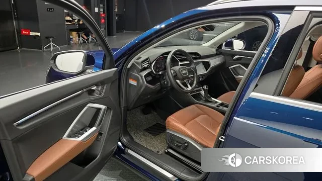 Audi Q3 (F3) 2020 Синий из Кореи, фото 2