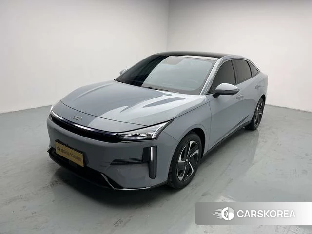Geely Galaxy Galaxy L6 2024 Серебристо-серый из Китая, фото 2