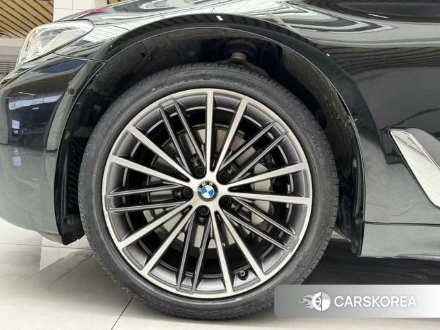 BMW 5 series 2022 Черный из Китая, фото 2