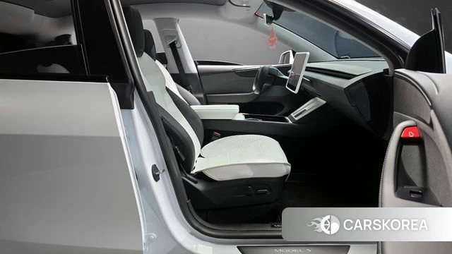 Tesla Model Y 2025 Белый из Кореи, фото 2