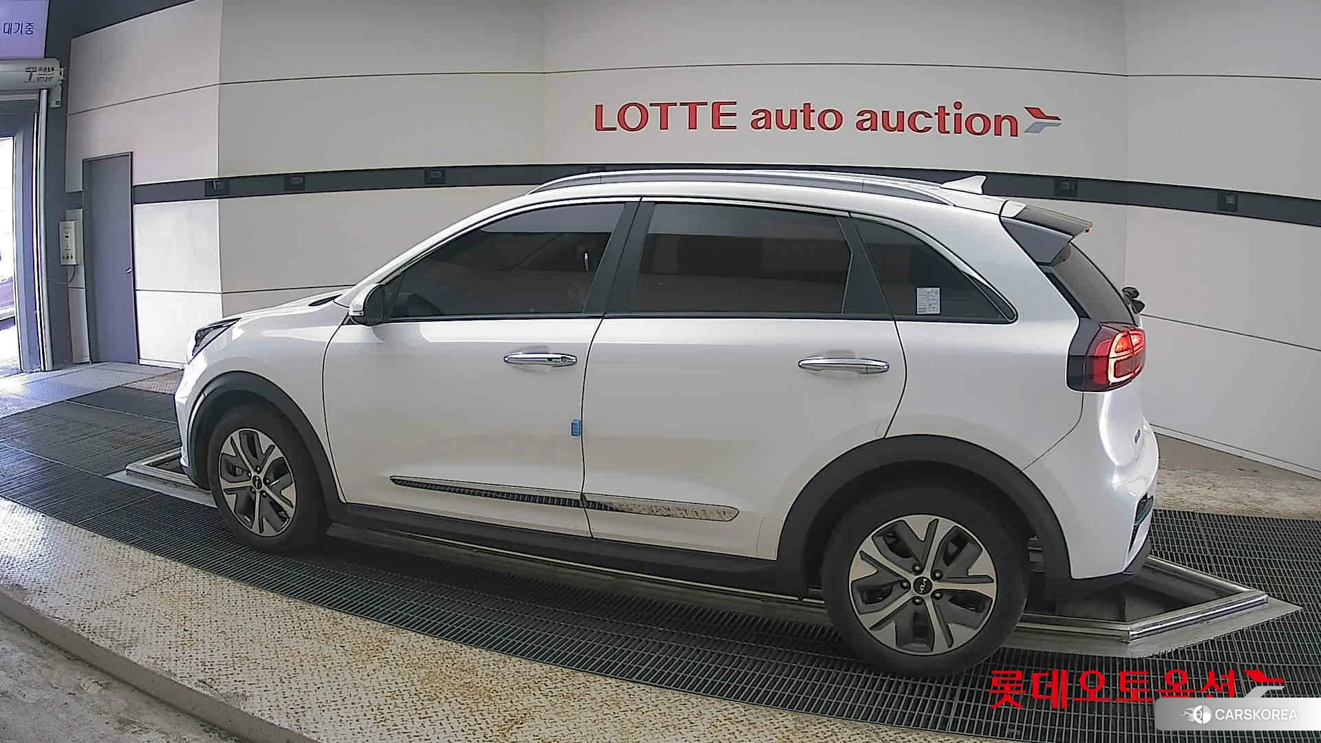 Kia Niro EV 2022 Snow White Pearl (optional) из Кореи, фото 2