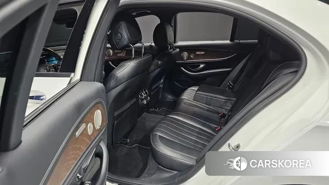 Mercedes-Benz E-Class W213 2022 Белый из Кореи, фото 2