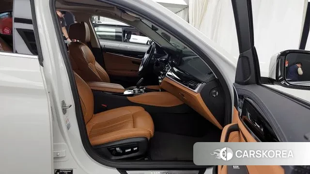 BMW 5 Series (G30) 2022 Белый из Кореи, фото 2