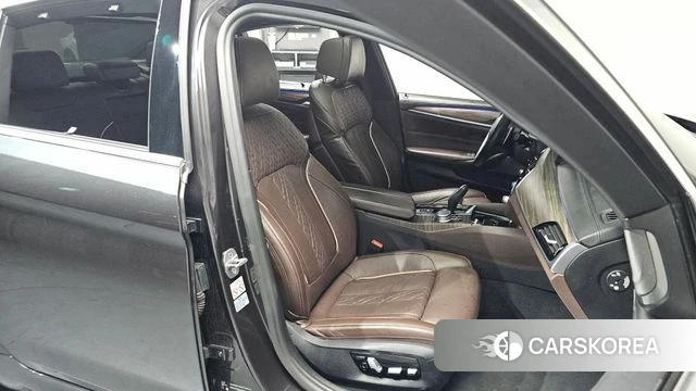 BMW 5 Series (G30) 2020 Серый из Кореи, фото 2