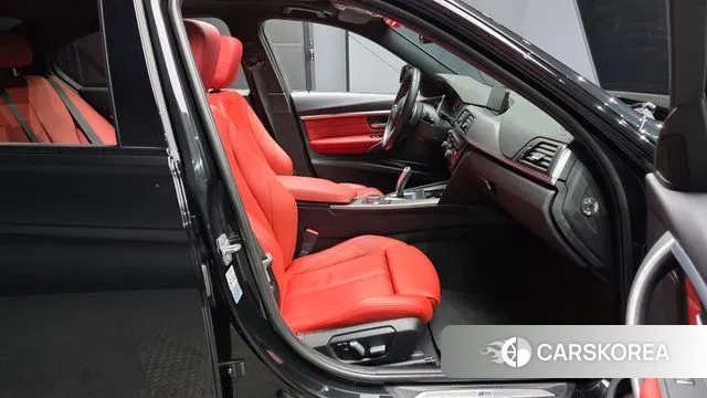 BMW 3 Series (F30) 2018 Черный из Кореи, фото 2