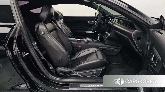 Ford Mustang 2021 Черный из Кореи, фото 2