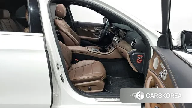 Mercedes-Benz E-Class W213 2021 Белый из Кореи, фото 2