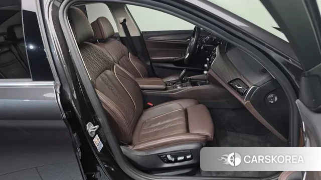 BMW 5 Series (G30) 2018 Серый из Кореи, фото 2