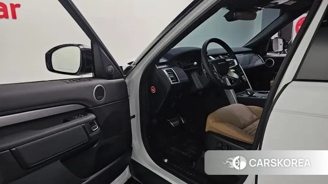 Land Rover Discovery 5 2024 Белый из Кореи, фото 2