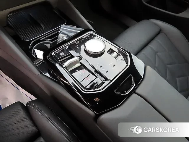 BMW 5 Series (G60) 2024 Белый из Кореи, фото 2