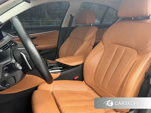 BMW 5 Series (G30) 2020 Белый из Кореи, фото 2