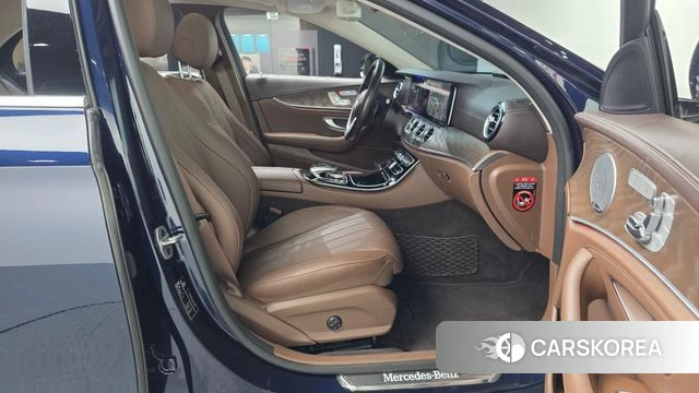 Mercedes-Benz E-Class W213 2019 Синий из Кореи, фото 2