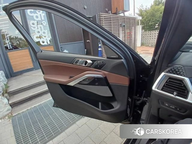 BMW X6 (G06) 2025 Черный из Кореи, фото 2