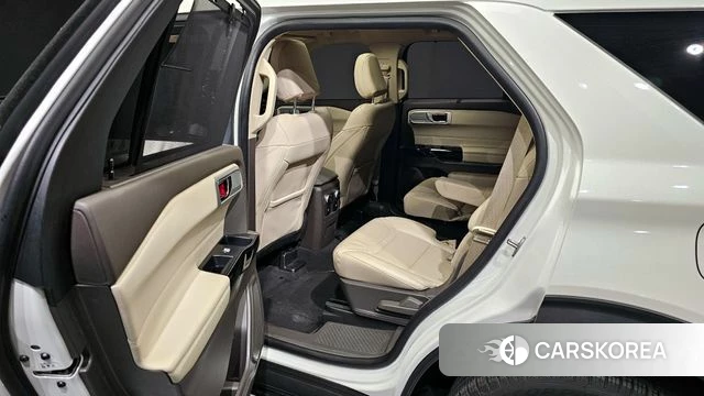 Ford Explorer 6th Generation 2022 Белый из Кореи, фото 2