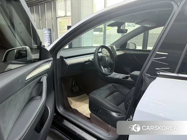 Tesla Model Y 2023 Белый из Китая, фото 2