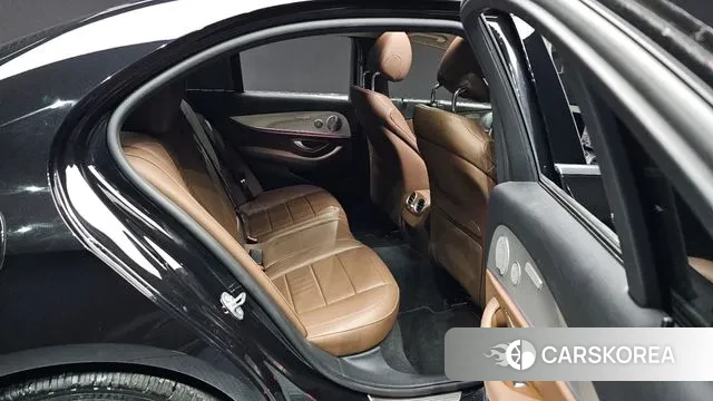 Mercedes-Benz E-Class W213 2018 Черный из Кореи, фото 2