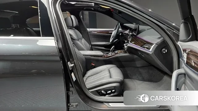 BMW 5 Series (G30) 2022 Серый из Кореи, фото 2