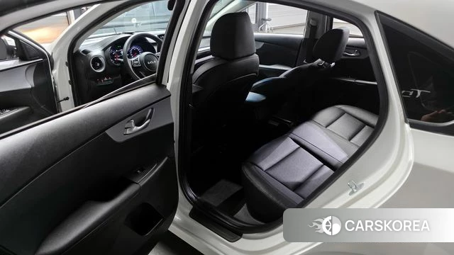 Kia The New K3 2nd generation 2022 Белый из Кореи, фото 2