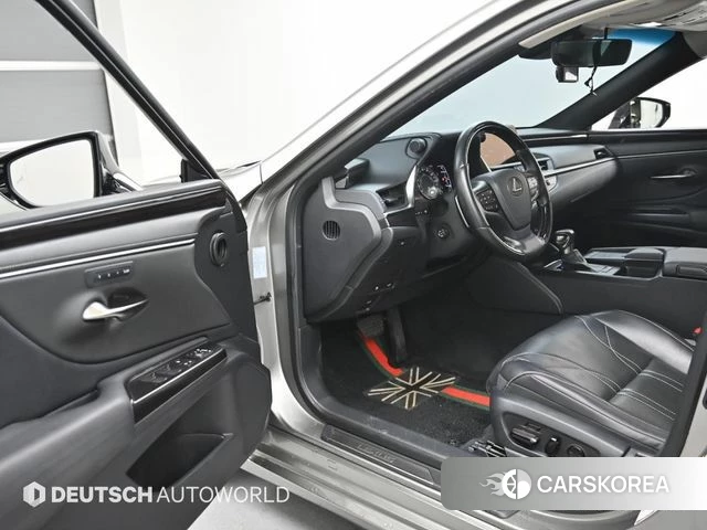 Lexus ES300h 7th generation 2018 Песочный из Кореи, фото 2