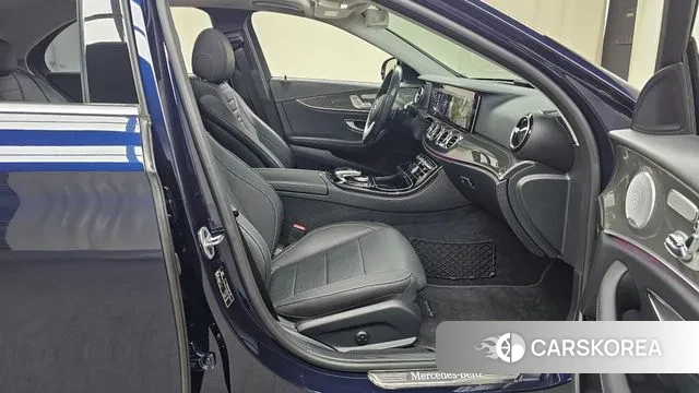 Mercedes-Benz E-Class W213 2019 Синий из Кореи, фото 2