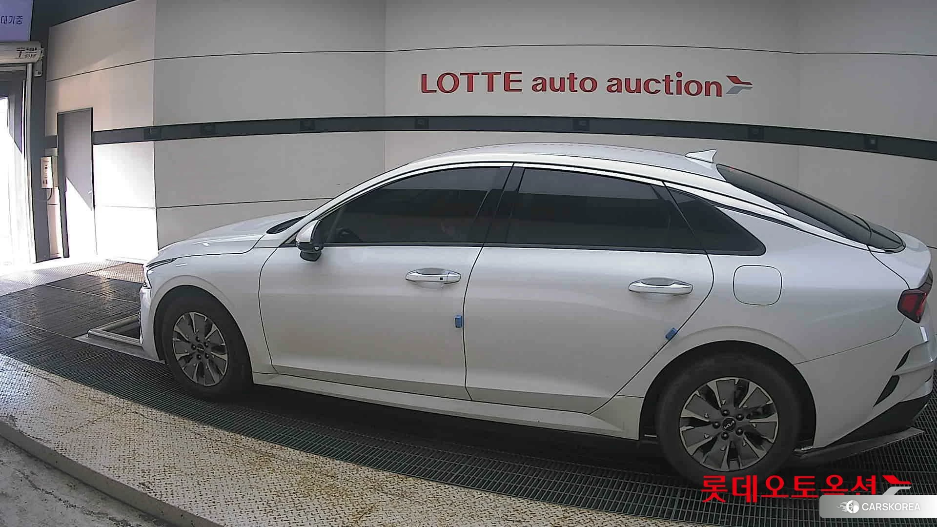 Kia K5 Hybrid 2023 Snow White Pearl (optional) из Кореи, фото 2