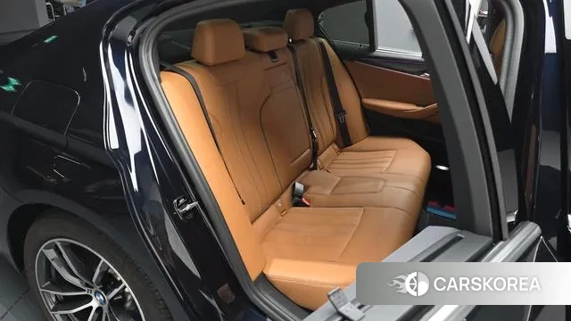 BMW 5 Series (G30) 2023 Черный из Кореи, фото 2