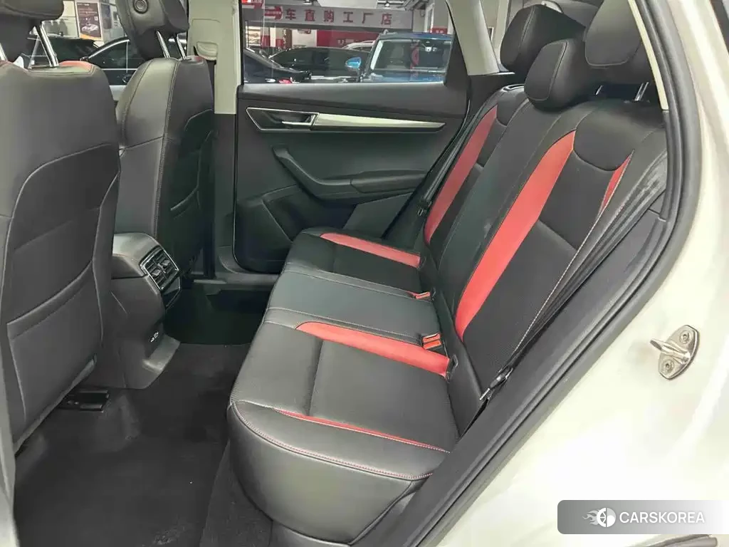 Skoda Karoq 2024 Белый из Китая, фото 2