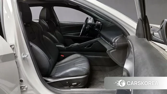 Hyundai Avante (CN7) 2022 Серебристо-серый из Кореи, фото 2