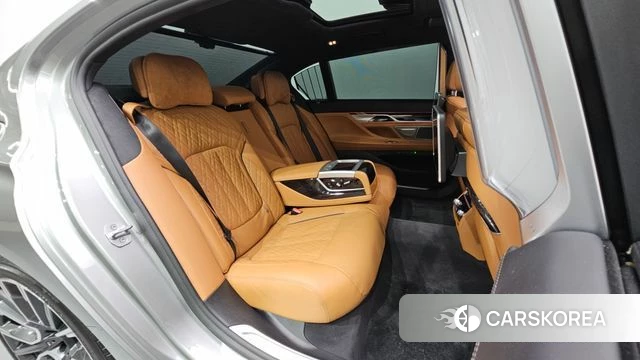 BMW 7 Series (G11) 2021 Серебристо-серый из Кореи, фото 2