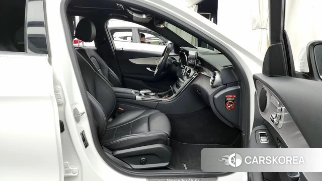 Mercedes-Benz C-Class W205 2021 Белый из Кореи, фото 2