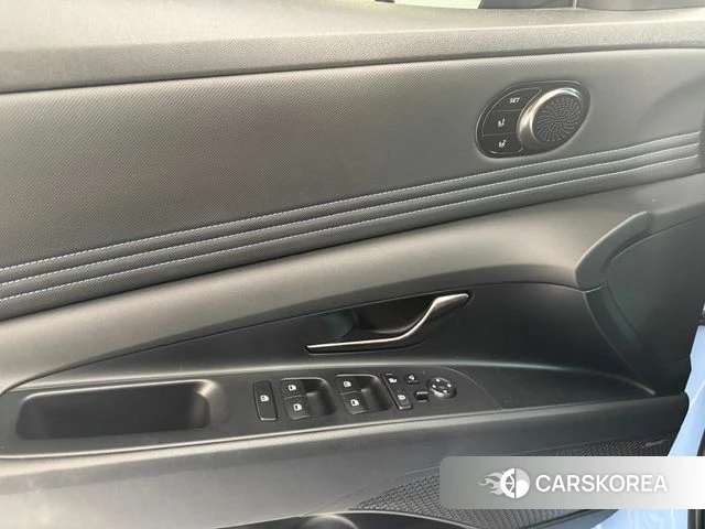 Hyundai Avante (CN7) 2022 Светло-серебряный цвет из Кореи, фото 2