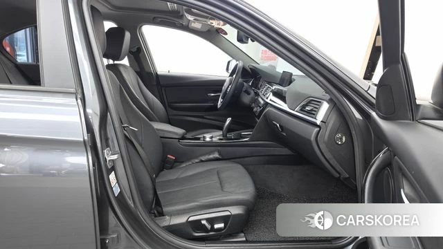 BMW 3 Series (F30) 2018 Серый из Кореи, фото 2