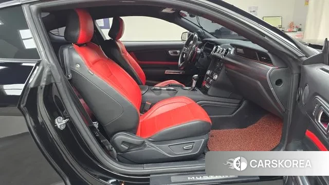 Ford Mustang 2019 Черный из Кореи, фото 2